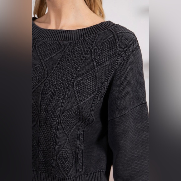 Idem Ditto LA Cropped V-Back Textured Sweater - Picture 4 of 14